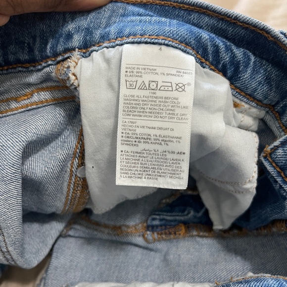 Old Navy Womens Jean Shorts Size 4 Blue Boyfriend Short Mid Rise Distressed - Picture 9 of 10